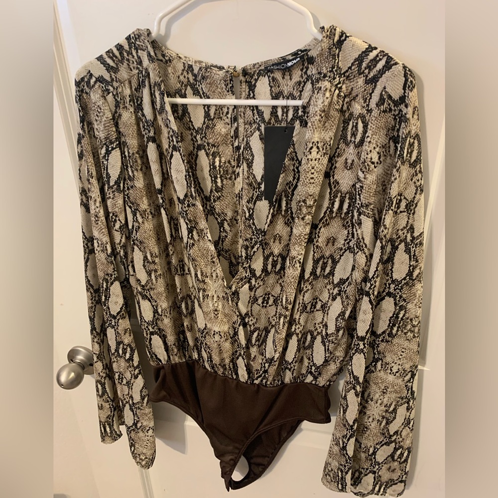 Brand new with tags, Fashion Nova snake print bodysuit, size L